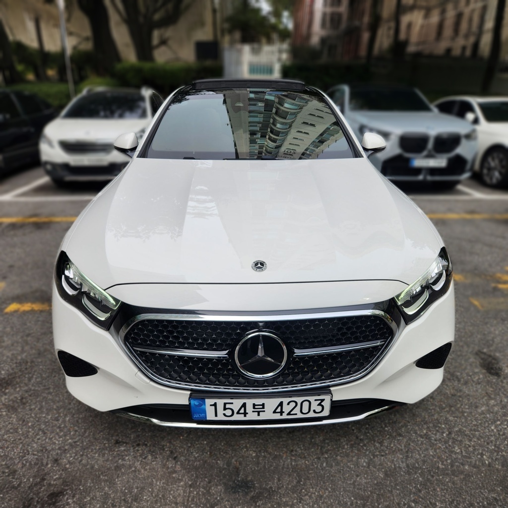 2026 Mercedes-Benz E200 AVANTGARDE — photograph 1 of 1