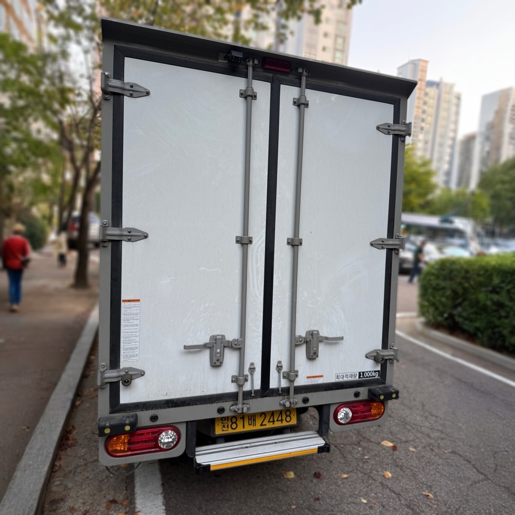 2025 PORTER II 2.5T LPDi BUILT-IN BOX TRUCK EXTRA LONG WHEELBASE SUPER CAB Smart Automatic 24MY HIGH — photograph 1 of 1